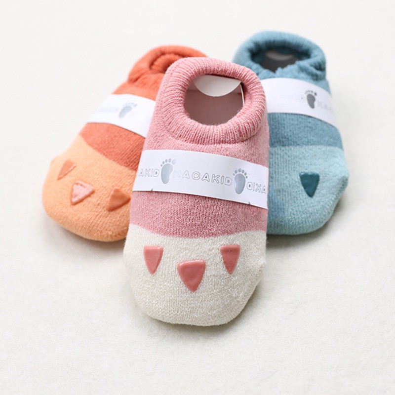 Vớ chống trượt họa tiết xinh xắn cho bé