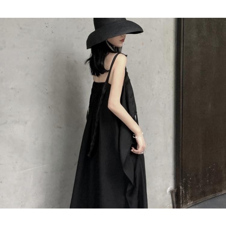 Đầm đen hai dây phong cách Hong Kong ngọt ngào thời trang