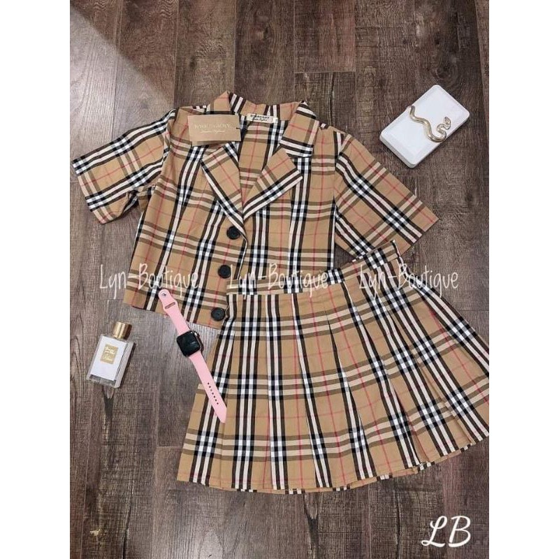 Sét áo + chân váy sọc