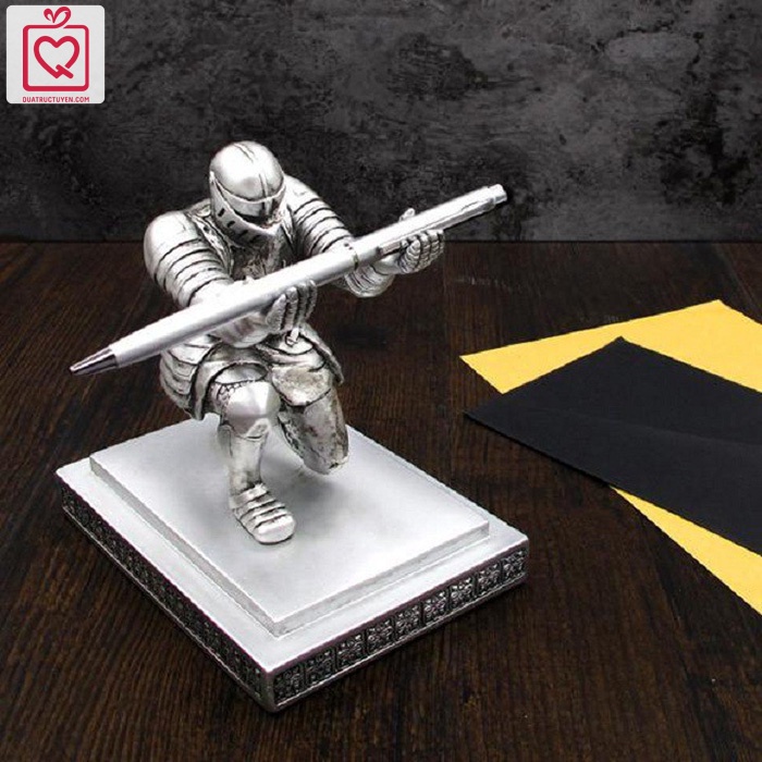 Giá đỡ bút ký kiêm chặn giấy hiệp sĩ Knight bạc để bàn sang trọng - Kèm bút bi kim loại