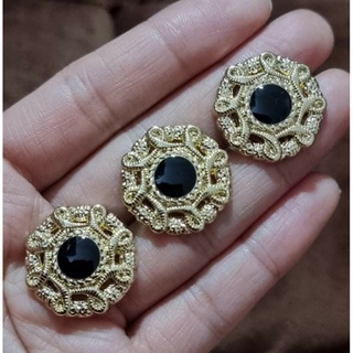 Cúc áo kim loại ( đường kính 2 cm đến 2,5 cm )