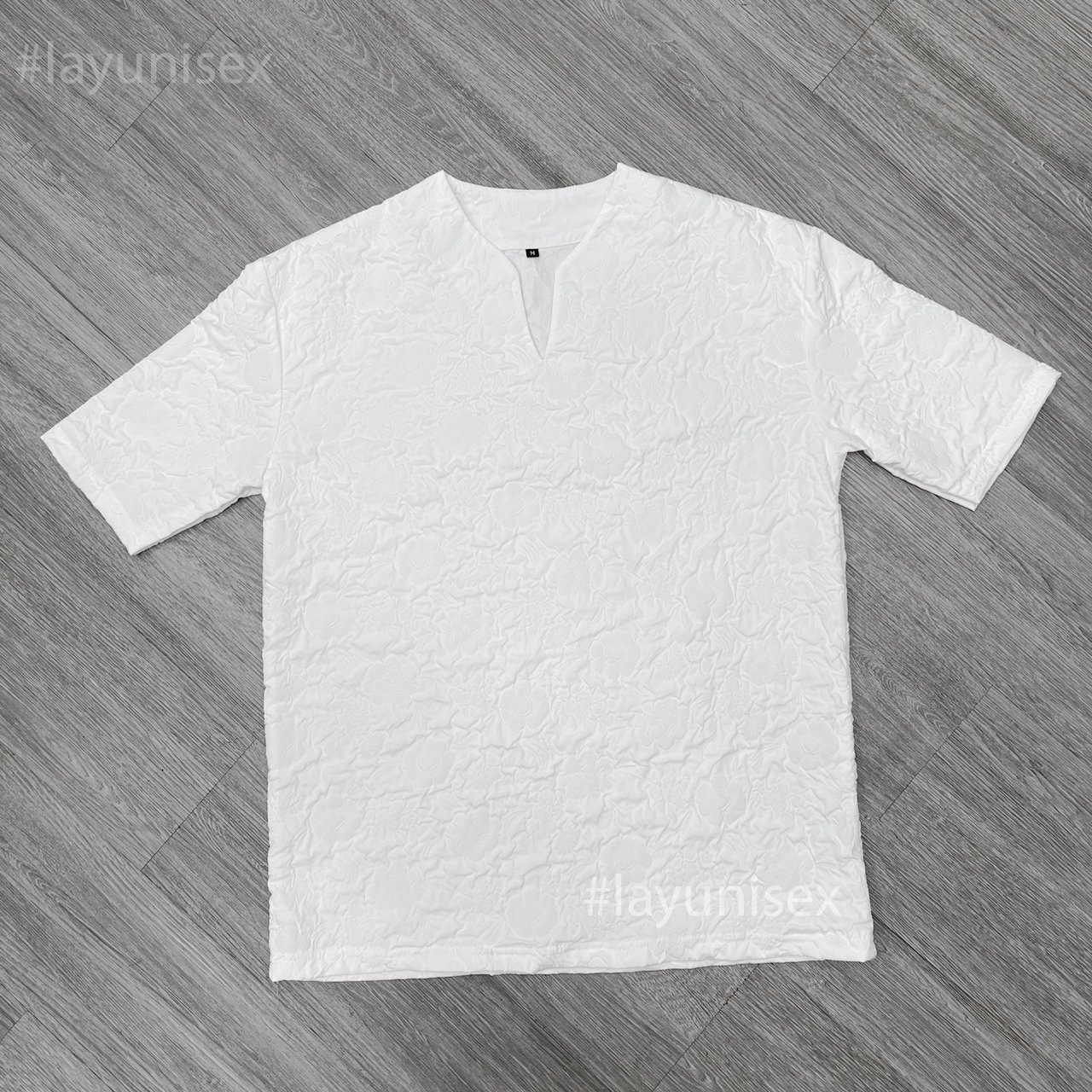 Áo sơ mi họa tiết Premium Vneck Rose Shirt | BigBuy360 - bigbuy360.vn