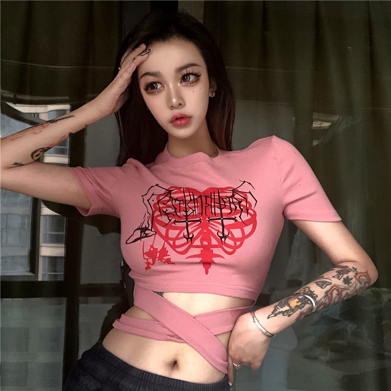 Áo kiểu in chữ graffiti dây chéo bó sát ngắn tay phong cách ins màu hồng sáng tạo cho nữ 7zfg