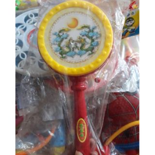 trống lắc cầm tay cho bé quà tặng trung thu