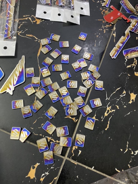 Logo Titan Suzuki Hình Vuông Sẵn Keo 3M