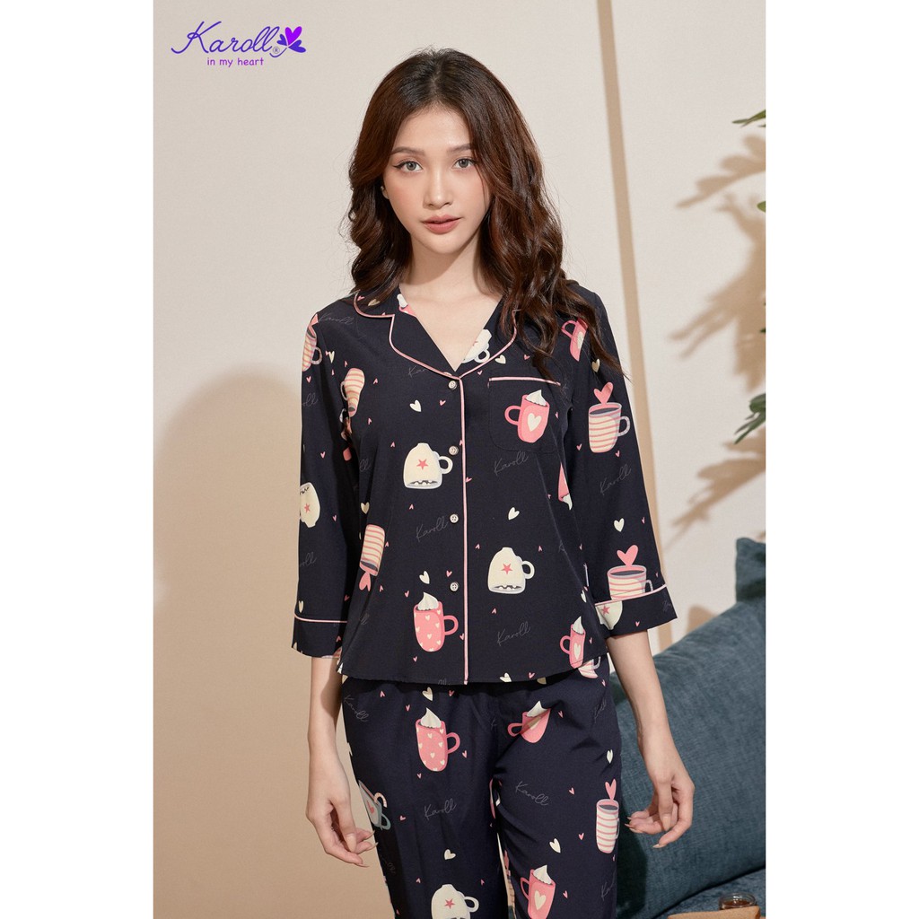 Bộ đồ lụa KAROLL mặc nhà chất liệu lụa cao cấp mặc thoáng mát, mềm nhẹ, kiểu dáng pijama trẻ trung họa tiết kem đáng yêu