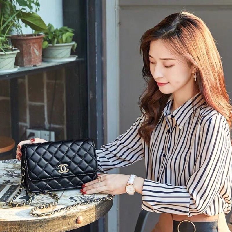 Túi đeo chéo dây ngọc trai katun nữ 2 màu đen trắng