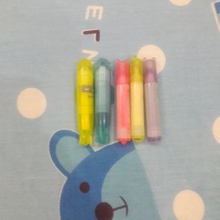 Bút dạ quang mini có mùi thơm