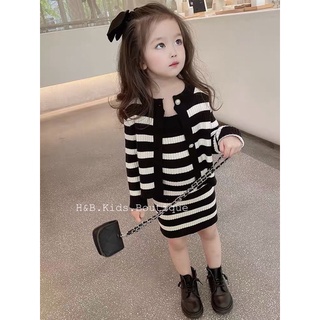 Set váy kẻ áo khoác len gân cho bé gái