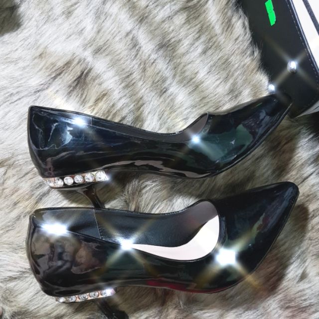 Giày cao gót Louboutin