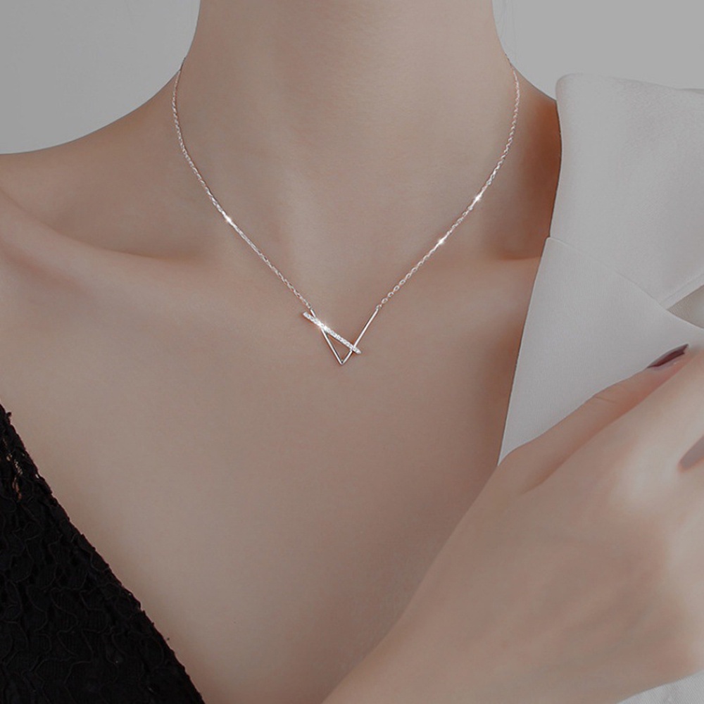 Vòng cổ Thép Titan Mặt Hình Chữ V Đơn Giản