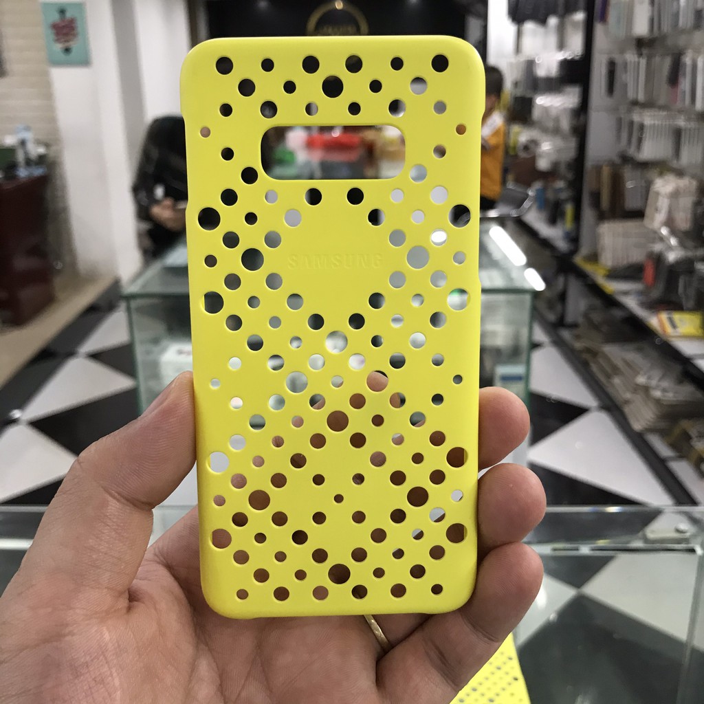 Ốp lưng tản nhiệt tặng kèm theo máy Samsung Galaxy S10e