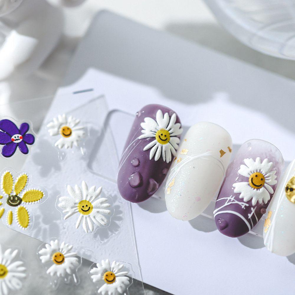 Miếng Dán Trang Trí Móng Tay Tự Dính Họa Tiết Hoạt Hình Gấu Pooh / Heo / Hoa Cúc Xinh Xắn DIY
