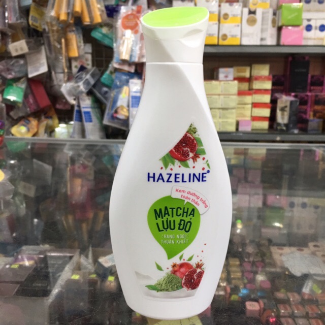 Sữa dưỡng thể Hazeline matcha & lựu đỏ trắng da ngày và đêm 230ml