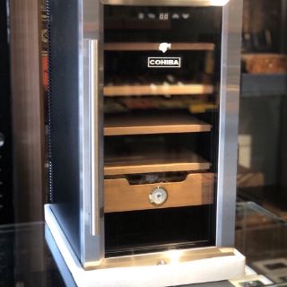 Tủ cigar chạy điện sức chứa 300 điếu