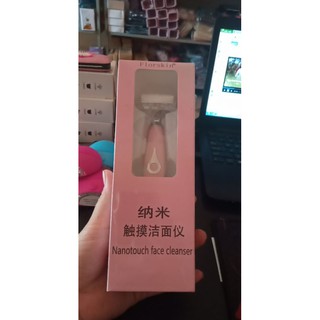 Máy rửa mặt matxa