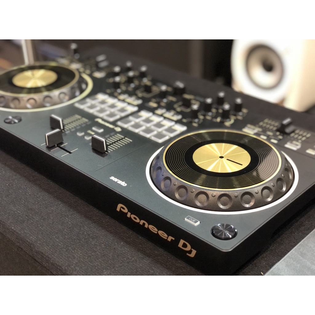 Máy DJ Controller 2 kênh sử dụng Serato  DJ  DDJ REV1 phiên bản viền vàng Pioneer  - Hàng chính hãng