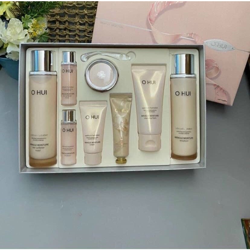 Bộ Dưỡng Da Trắng Hồng Căng Bóng Rạng Ngời Ohui Miracle Moisture Special Set 10sp