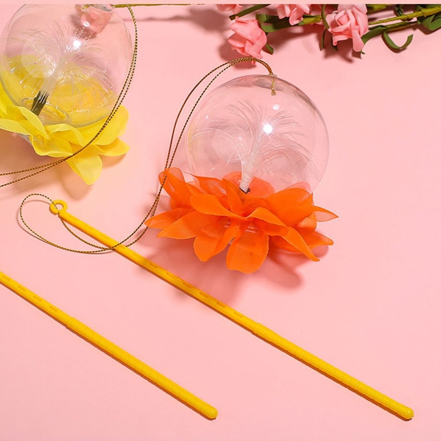 Đèn lồng hình hoa sen trang trí năm mới cho nhà cửa
