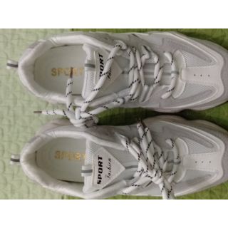 Giày nữ độn đế size 40