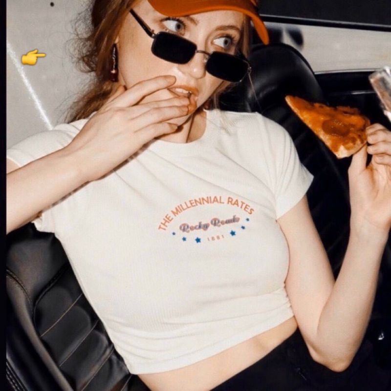 Áo croptop tay ngắn thêu