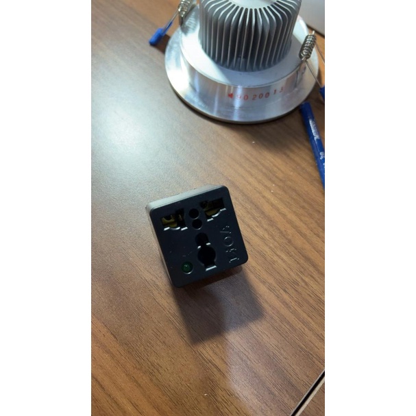 Phích cắm điện chuyển 3 chân thành 2 chân 15A/220V Lioa Vinakip