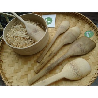 Muôi tre xới cơm