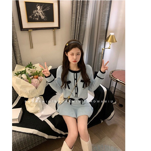 Set áo len dài tay cổ tròn + chân váy dài thời trang nữ | BigBuy360 - bigbuy360.vn