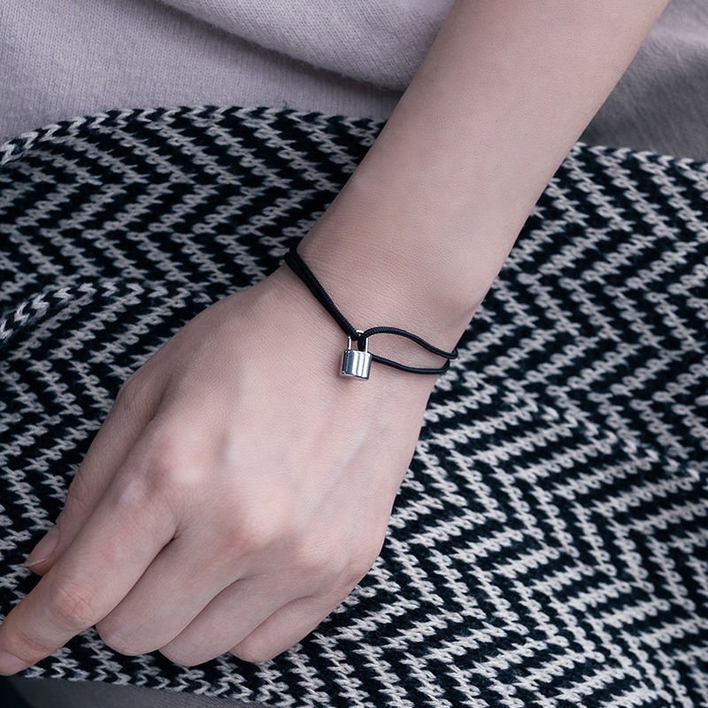 Vòng đeo tay có khóa phong cách BTS