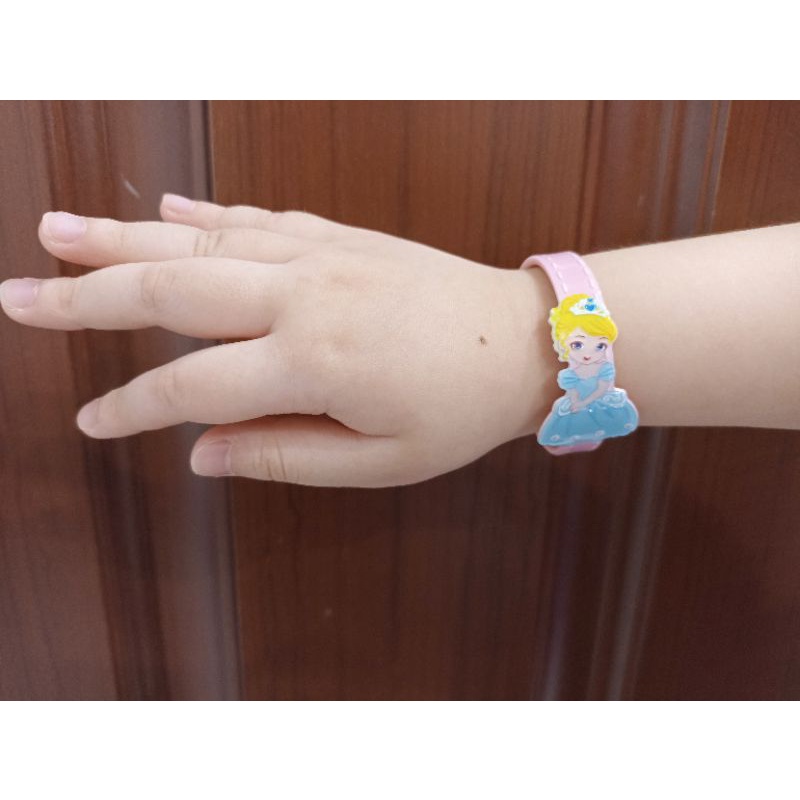 Vòng tay nhựa thời trang đáng yêu cho bé gái