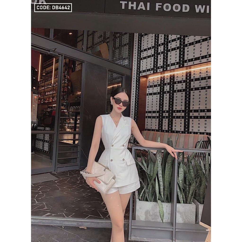 Set vest áo sát tay quần short phối nút kiểu dáng trẻ trung, cá tính