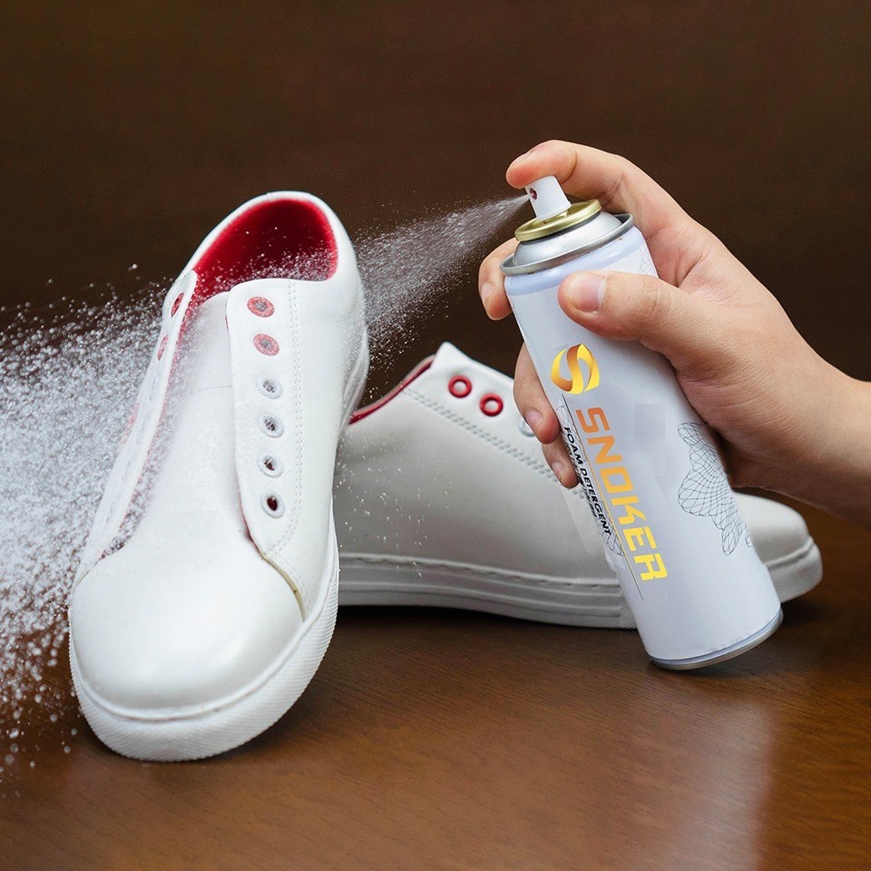 Chai xịt bọt vệ sinh tẩy trắng giày Snoker - Nhật Bản.