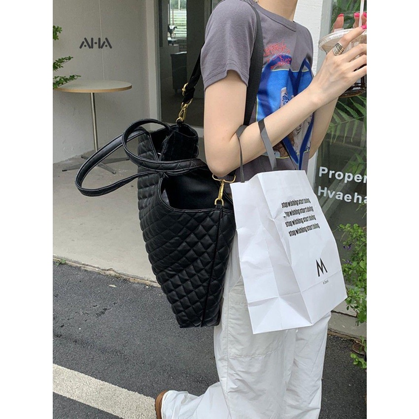 Túi Xách Đeo Vai Dung Tích Lớn Màu Đen Đính Kim Cương Thời Trang Cho Nữ