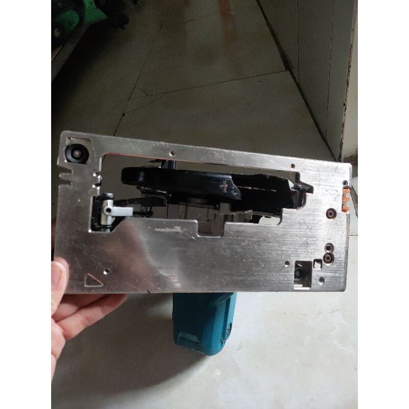 Máy cưa đĩa mikita