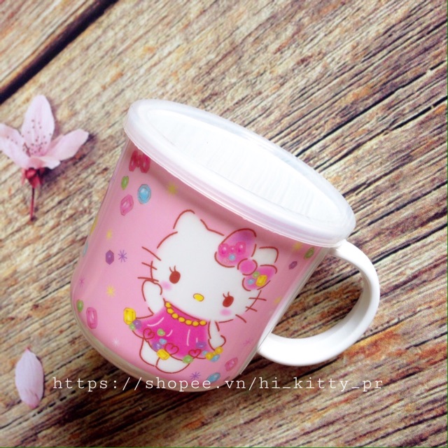 Ca có nắp Hello Kitty