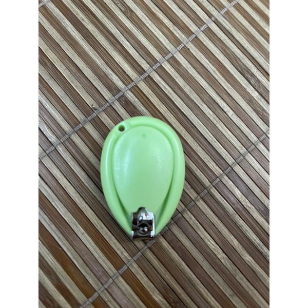bấm móng tay