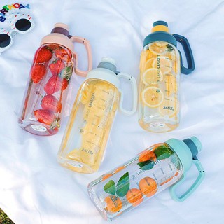 Bình nước 1800ml chia vạch có tay cầm và van chống tràn kèm ống hút