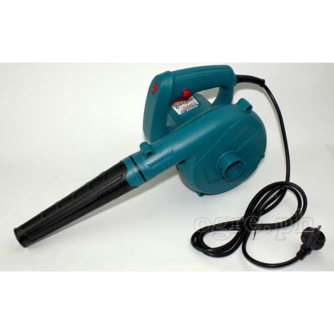 Máy thổi bụi 600W TOTAL TB2066