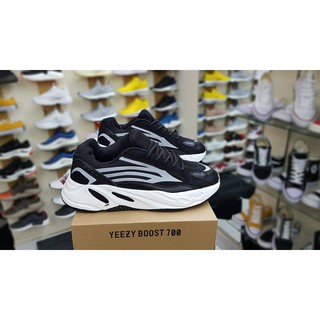 Giày Sneaker v2 700 Đen Trắng Phản Quang