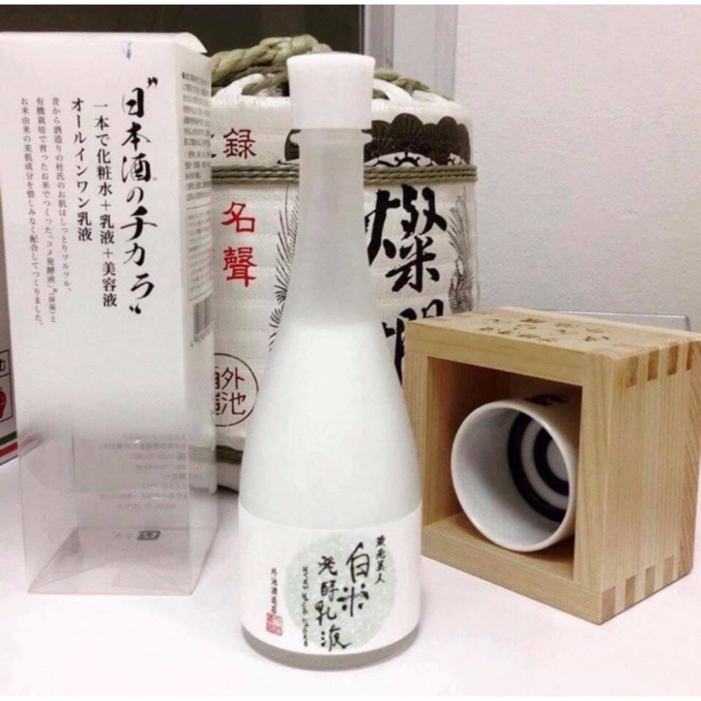 Nước thần hoa hồng lên men Komeyu Kuramoto Bijin Sake Lotion 120ml sáng da, se khít lỗ chân lông, giúp da căng mịn