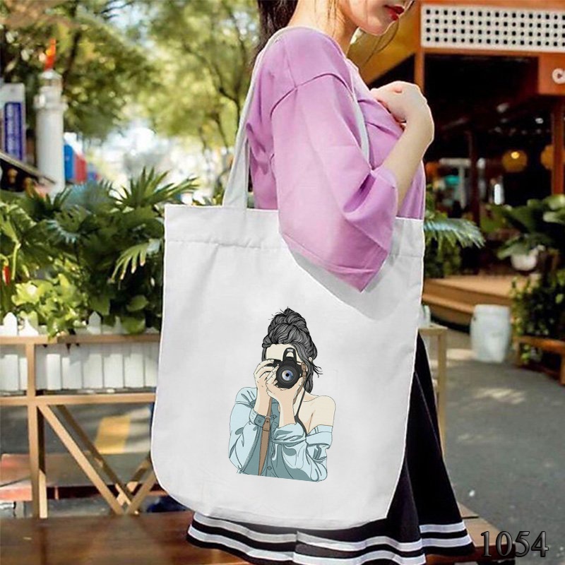 Túi Tote Túi Vải Canvas Trắng Họa Tiết Cô Gái Chụp Ảnh 1054 Kích Cỡ Lớn Đựng Vừa A4 Đeo Vai Đi Học Cực Xinh