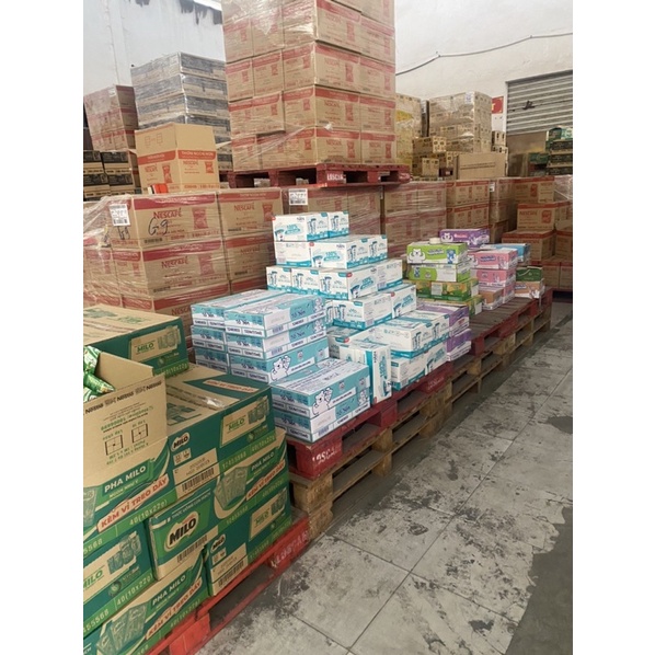 Thùng 48 hộp sữa Nestlé Gấu dâu trắng