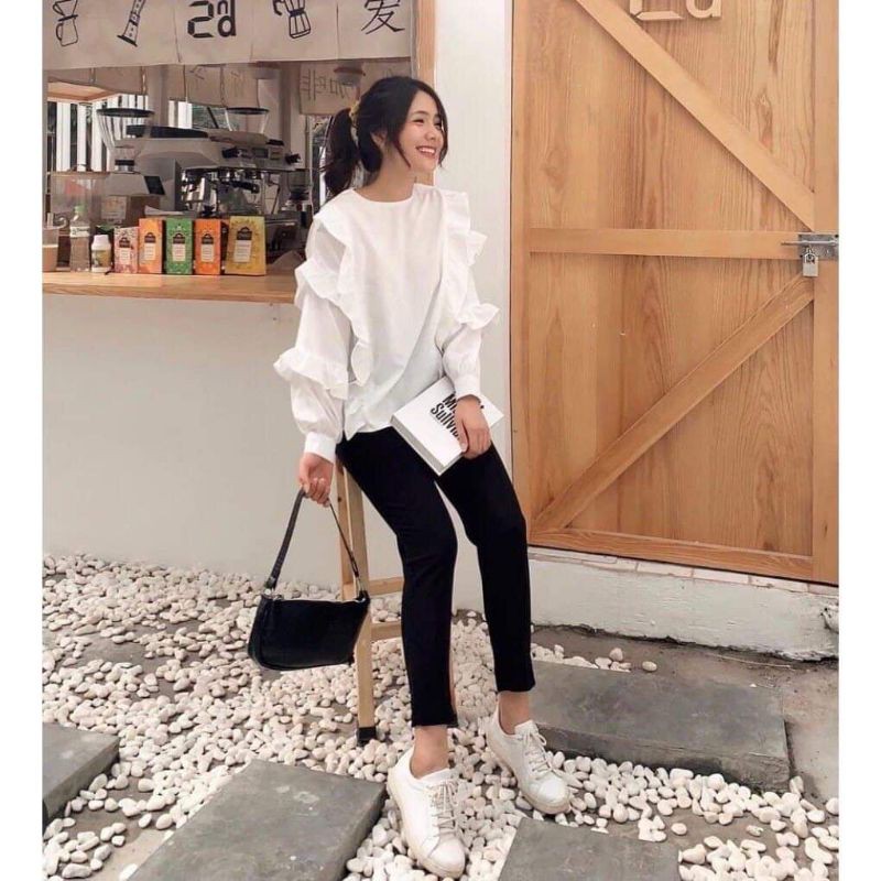Áo sơ mi bèo trắng, tay dài siêu dễ thương.