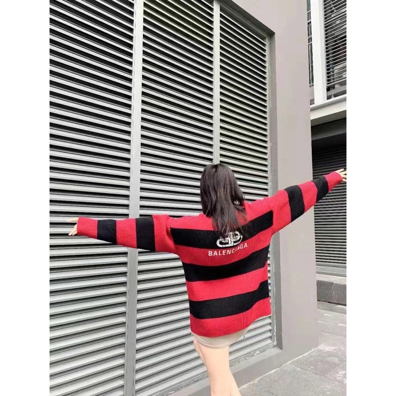 ÁO LEN KẺ NGANG 2 MAU IN LOGO SAU LUNG DÀNH CHO NỮ