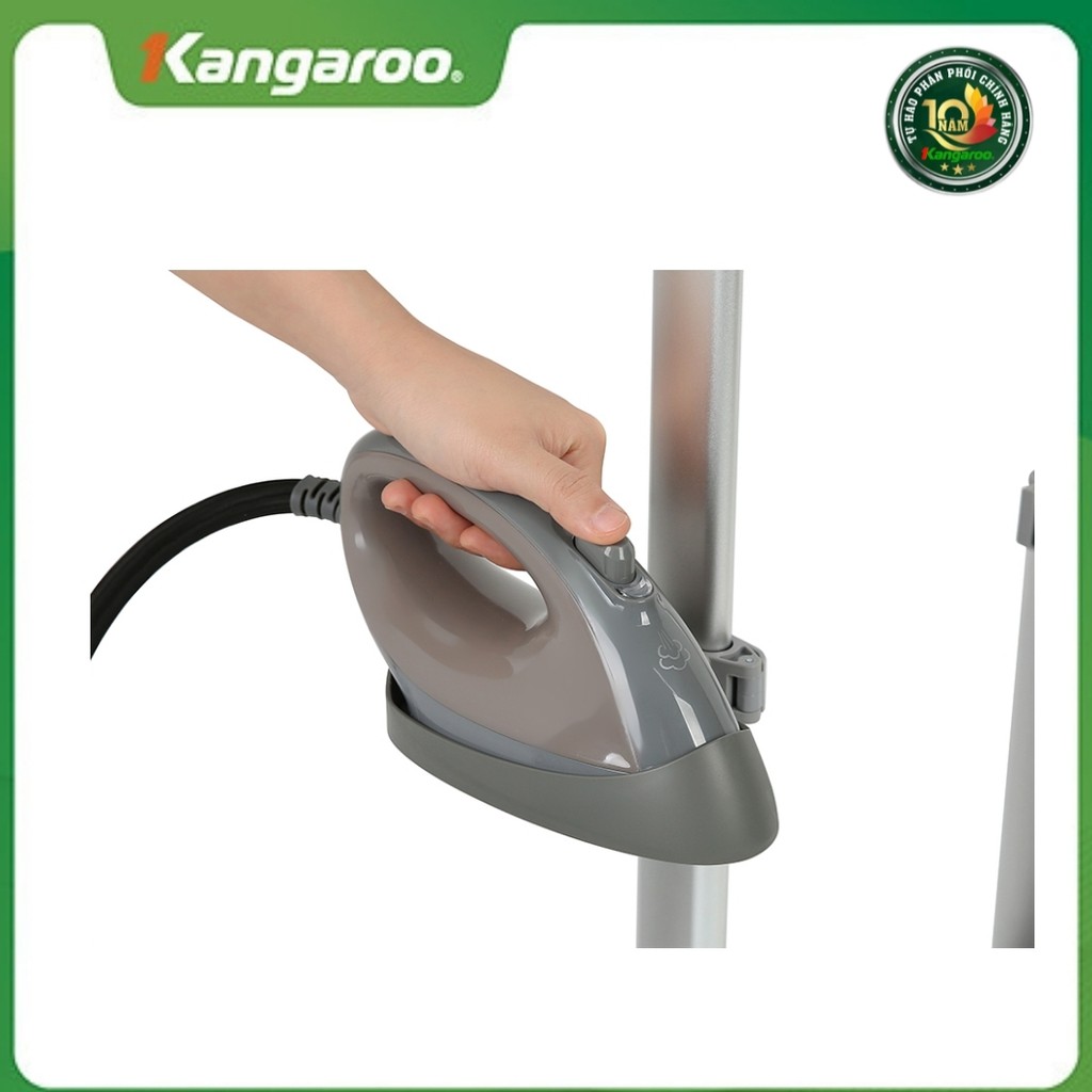 Bàn là hơi nước đứng Kangaroo KG75B11, công suất 2180W nóng lên chỉ trong vòng 30 giây, có chức năng điều chỉnh nhiệt độ