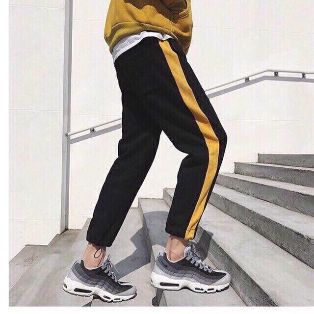 Quần jogger nỉ lót bông nhẹ sọc vàng sáng hơn hình [ Hàng y hình