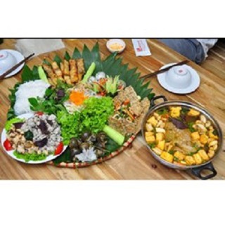 Mẹt tre cạp đỏ đựng bún đậu mắm tôm