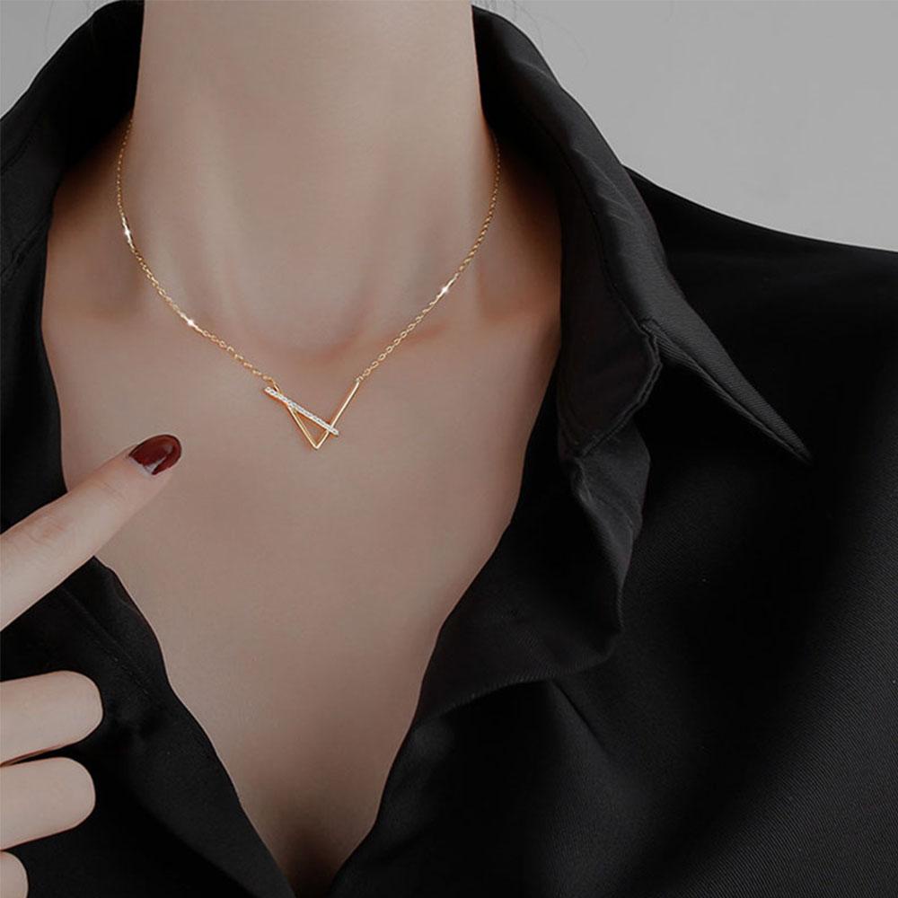 Vòng Cổ Choker Mặt Chữ V Lấp Lánh Thời Trang