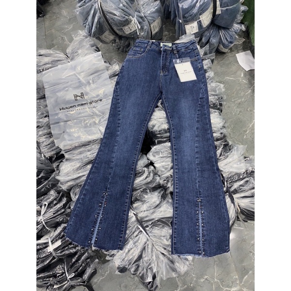 Quần jean ống loe xẻ gấu đính cườm_kèm video tự quay | BigBuy360 - bigbuy360.vn