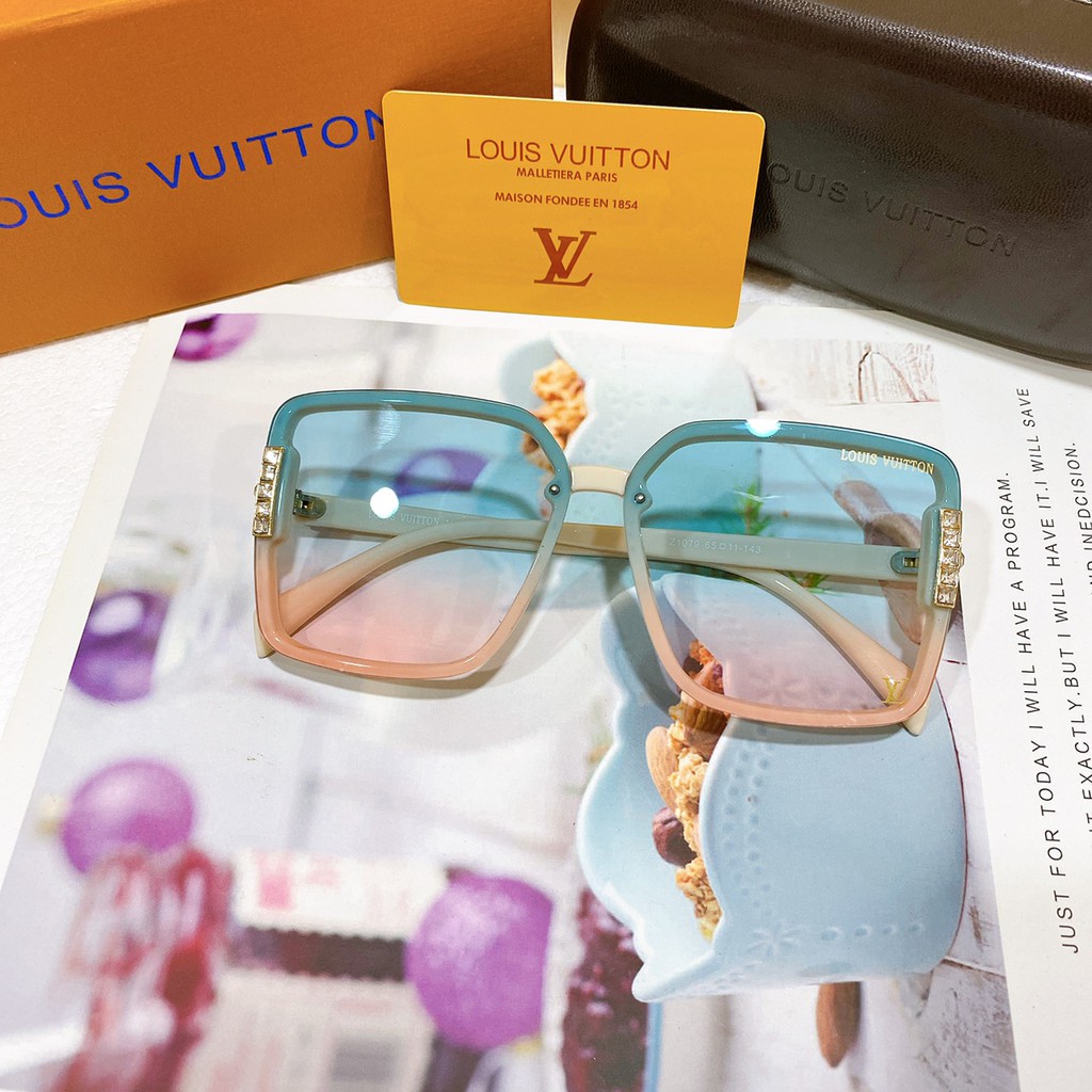 Kính mát thời trang Louis Vuitton LV gọng vuông bản to sang trọng